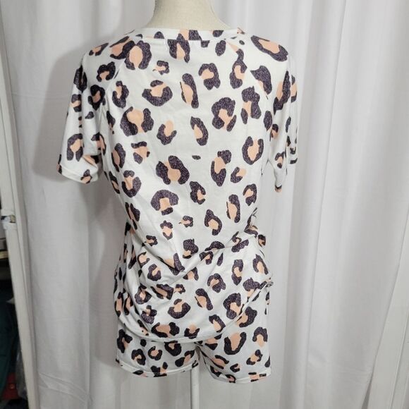 Crepe myrtle leopard print pajama set - Picture 3 of 13